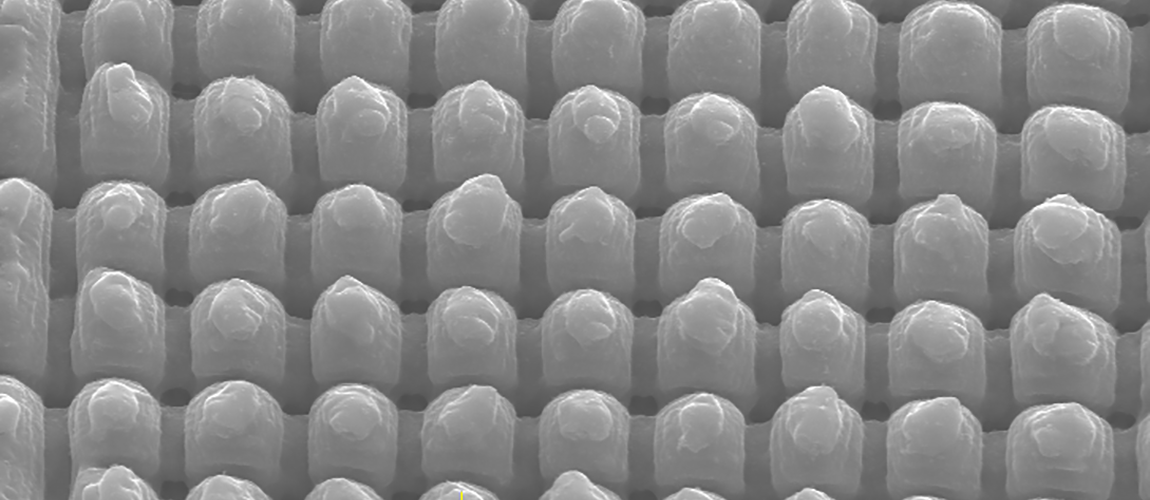 CANUNDA-AXICON generates nanoscale surface structuring using a Bessel beam