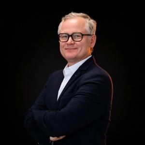 Richard Le Piouffle Portrait Threequarter Blackbackground